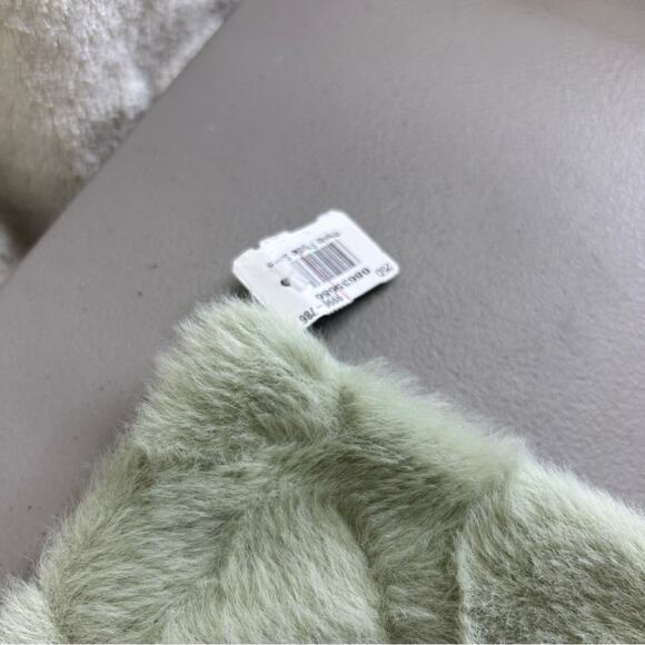 Pottery Barn Fluffy Green Fur Sham Std Pillowcase Pillow Cover Hearts Accent NEW - Picture 5 of 5